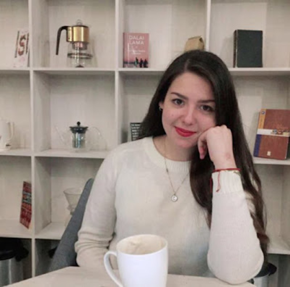 Meet your Posher, Claudia